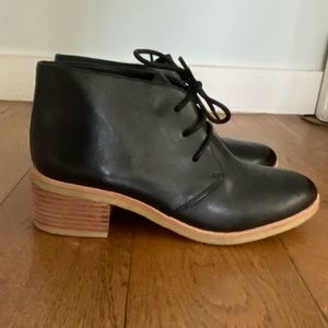 Clarks Black Leather Phinea Carnaby Boot Sz 8